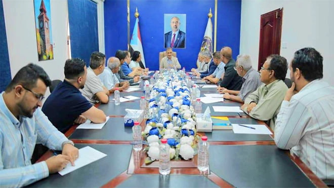 محافظ عدن يعقد اجتماعًا للهيئة الوطنية للإعلام الجنوبي